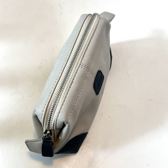 BRIC’S Qatar Airways Amenity Toiletry Zip Pouch Cream Blue Travel Dopp Case - Picture 3 of 10